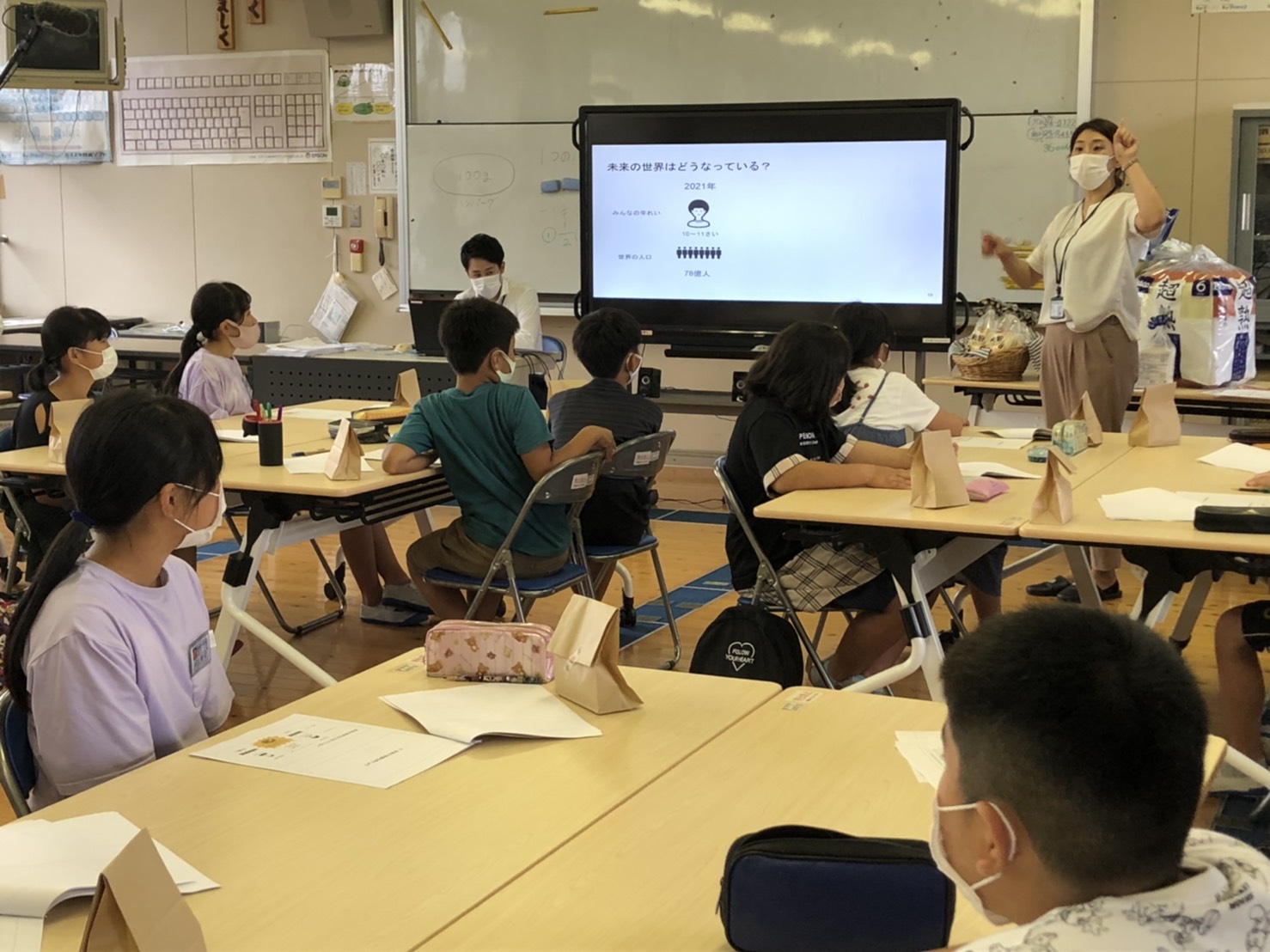 熊本県球磨郡相良村の小学校出前授業　「SDGs講座 未来の食事を考える」開催！　未来食として注目 “昆虫食”「コオロギのフィナンシェ」から学ぶのサブ画像1