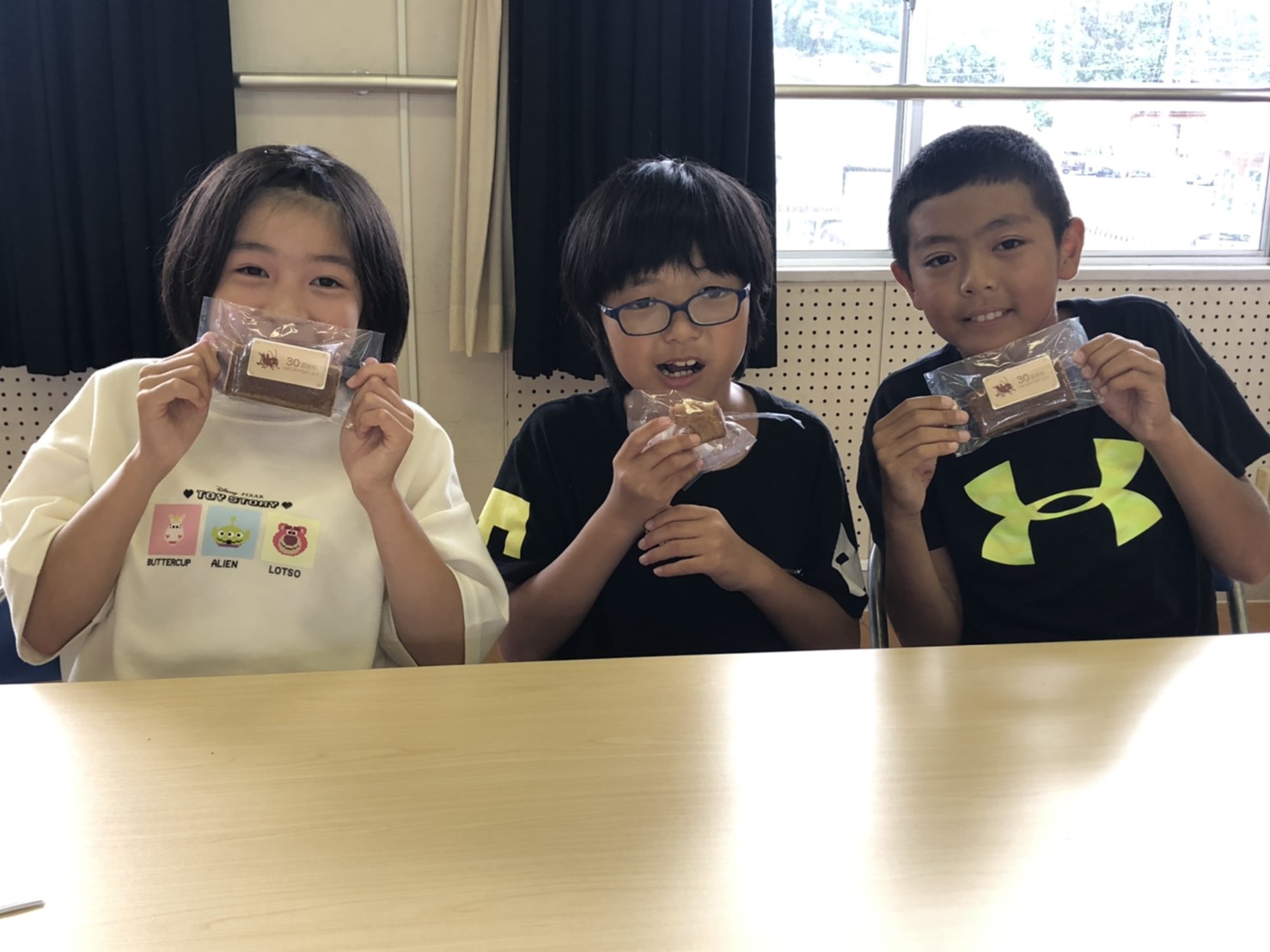 熊本県球磨郡相良村の小学校出前授業　「SDGs講座 未来の食事を考える」開催！　未来食として注目 “昆虫食”「コオロギのフィナンシェ」から学ぶのサブ画像2_出前授業の様子