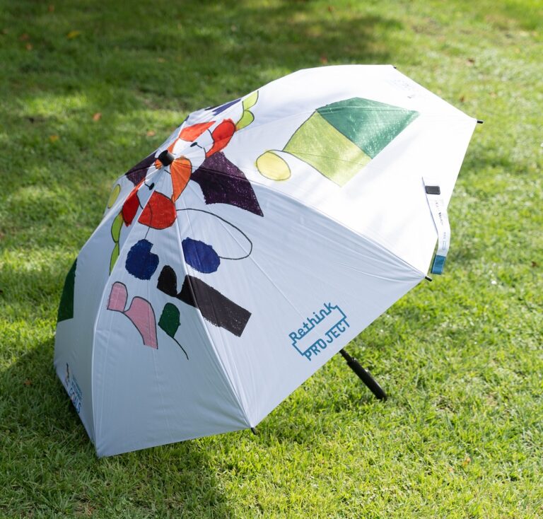 サンシャインシティ敷地内に傘のシェアサービス「アイカサ」を設置のメイン画像