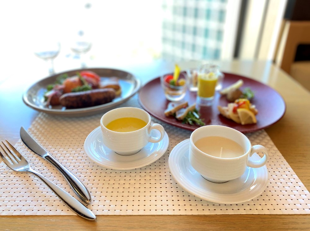 サステナブルな野菜を使ったスープをロイヤルパークホテルズで8月25日より提供開始のサブ画像3_スープの提供イメージ　（ザ ロイヤルパークホテル アイコニック 東京汐留）