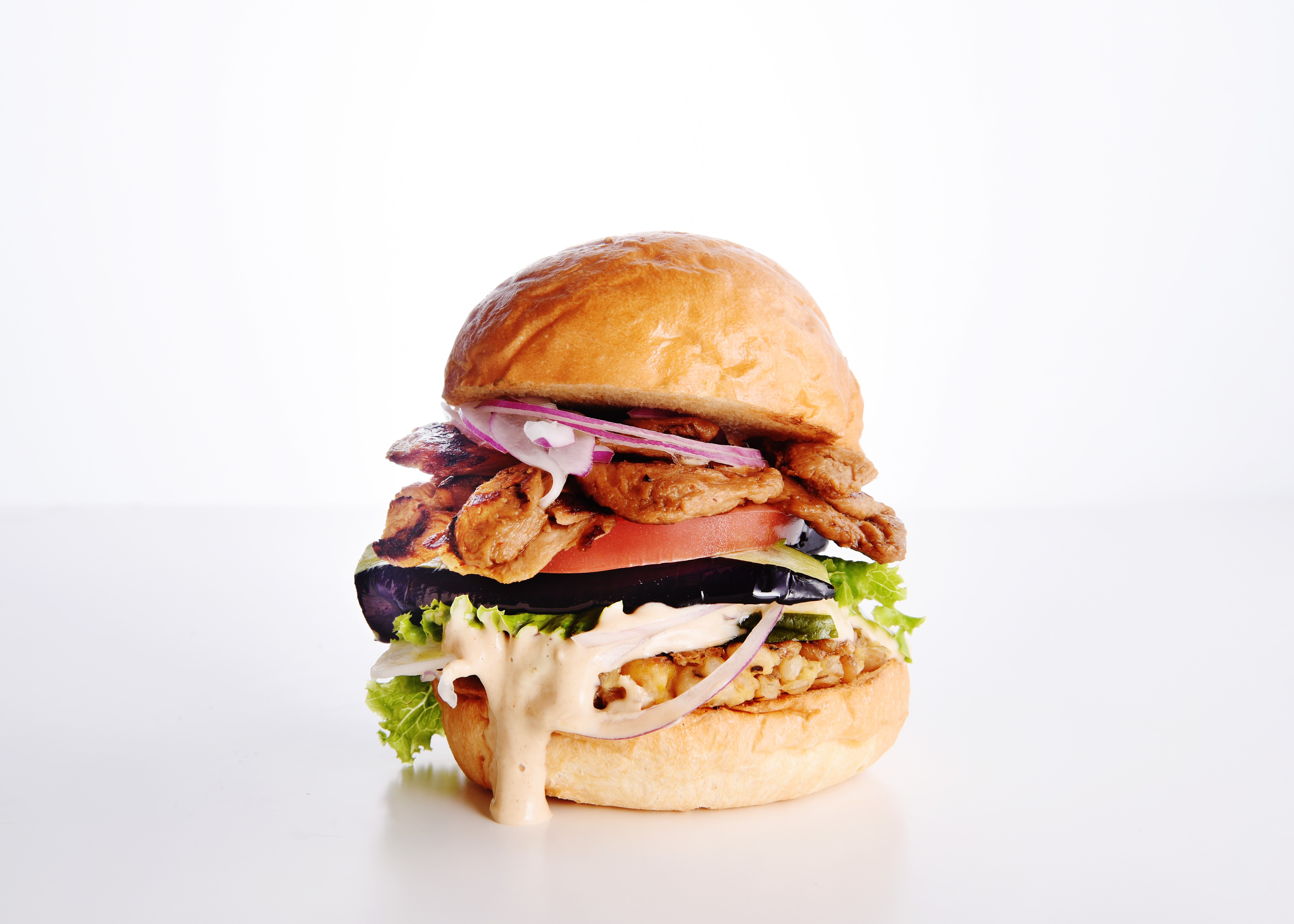 1個につき1食分の給食支援にもなる、代替肉を使ったサステナブル・バーガーをリリース【NEXT MEATS×BURGERS TOKYO】のサブ画像1_100%植物性の次世代バーガー「NEXTハラミバーガー」