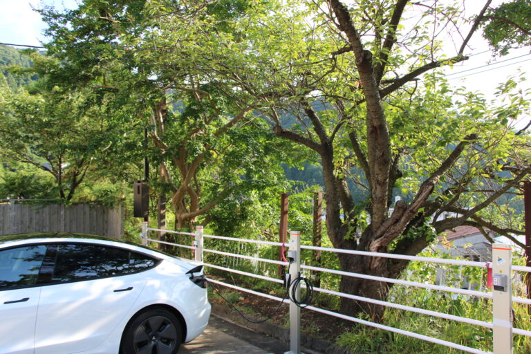 ユビ電、会津・東山温泉 御宿 東鳳にWeCharge電気自動車充電サービスに対応した普通充電コンセント4基を設置のメイン画像