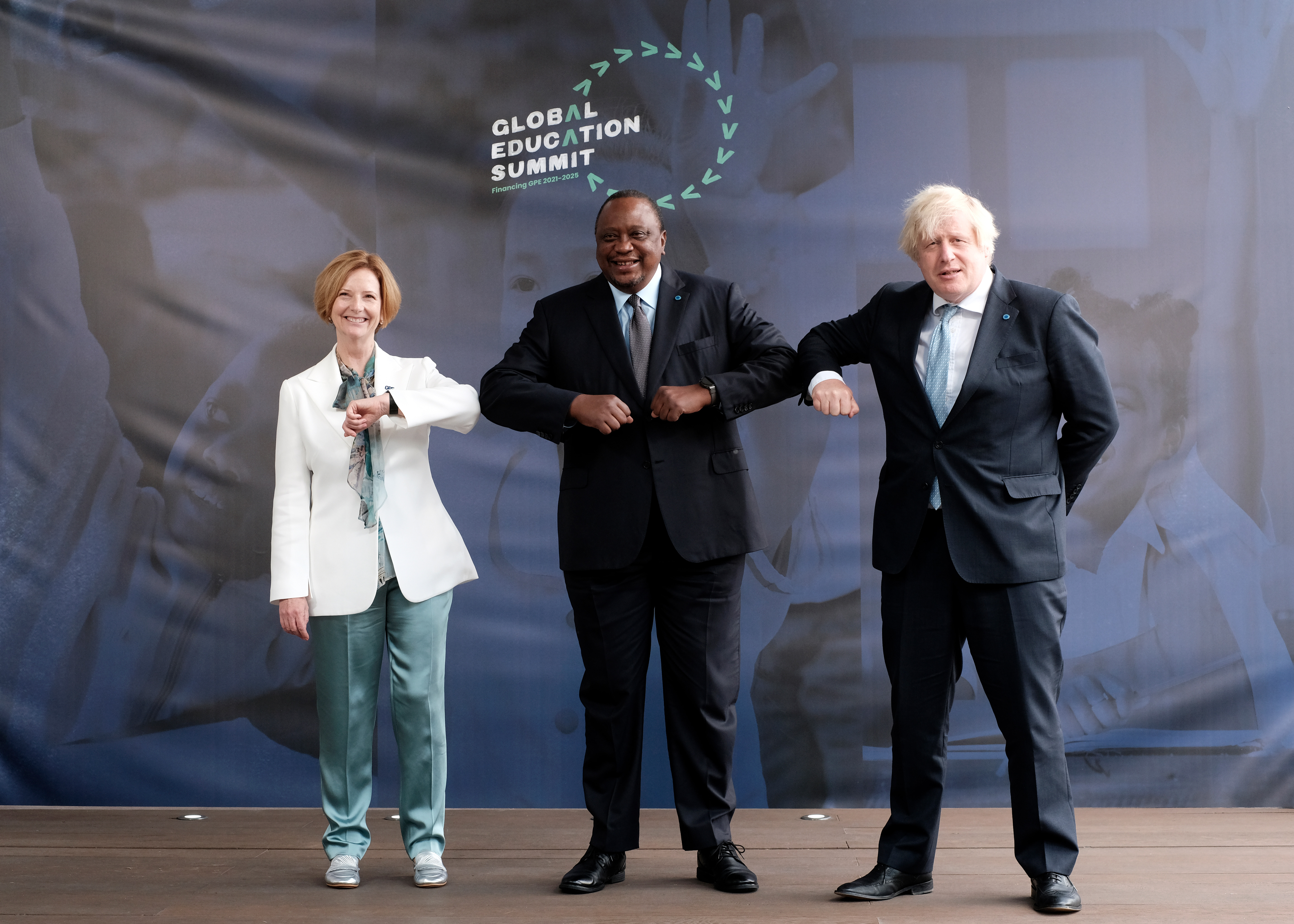 GPE、世界教育サミット 「Global Education Summit」 開催　23のドナーから過去最高の40億米ドルを調達のサブ画像2_左から ジュリア・ギラード GPE理事会議長、ウフル・ケニヤッタ ケニア共和国大統領、ボリス・ジョンソン 英国首相　（GPE／Michael Knief）