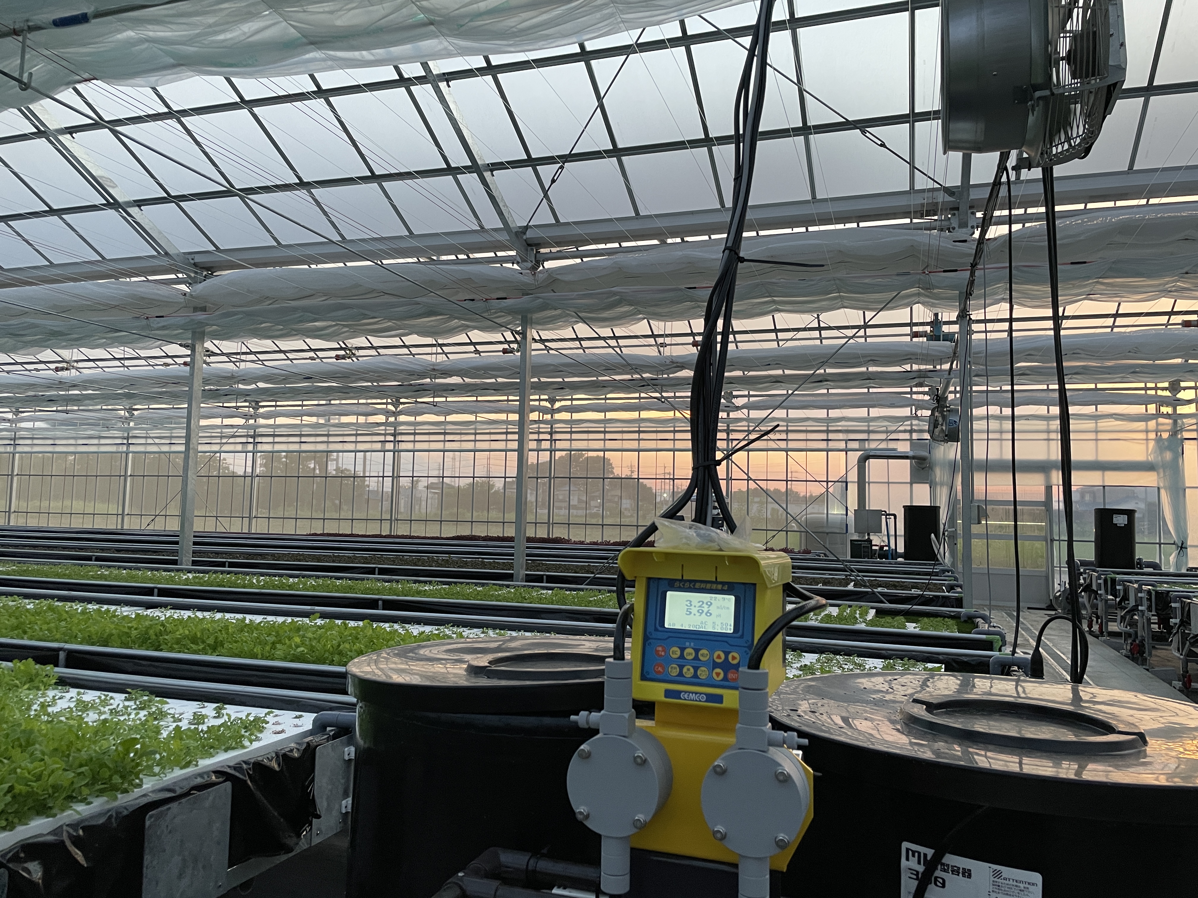 埼玉県熊谷市で、「夏に強い」最新の大型水耕栽培プラント稼働！ベビーリーフなどを主に生産／株式会社グリングリンのサブ画像7_肥料管理は自動で行います。