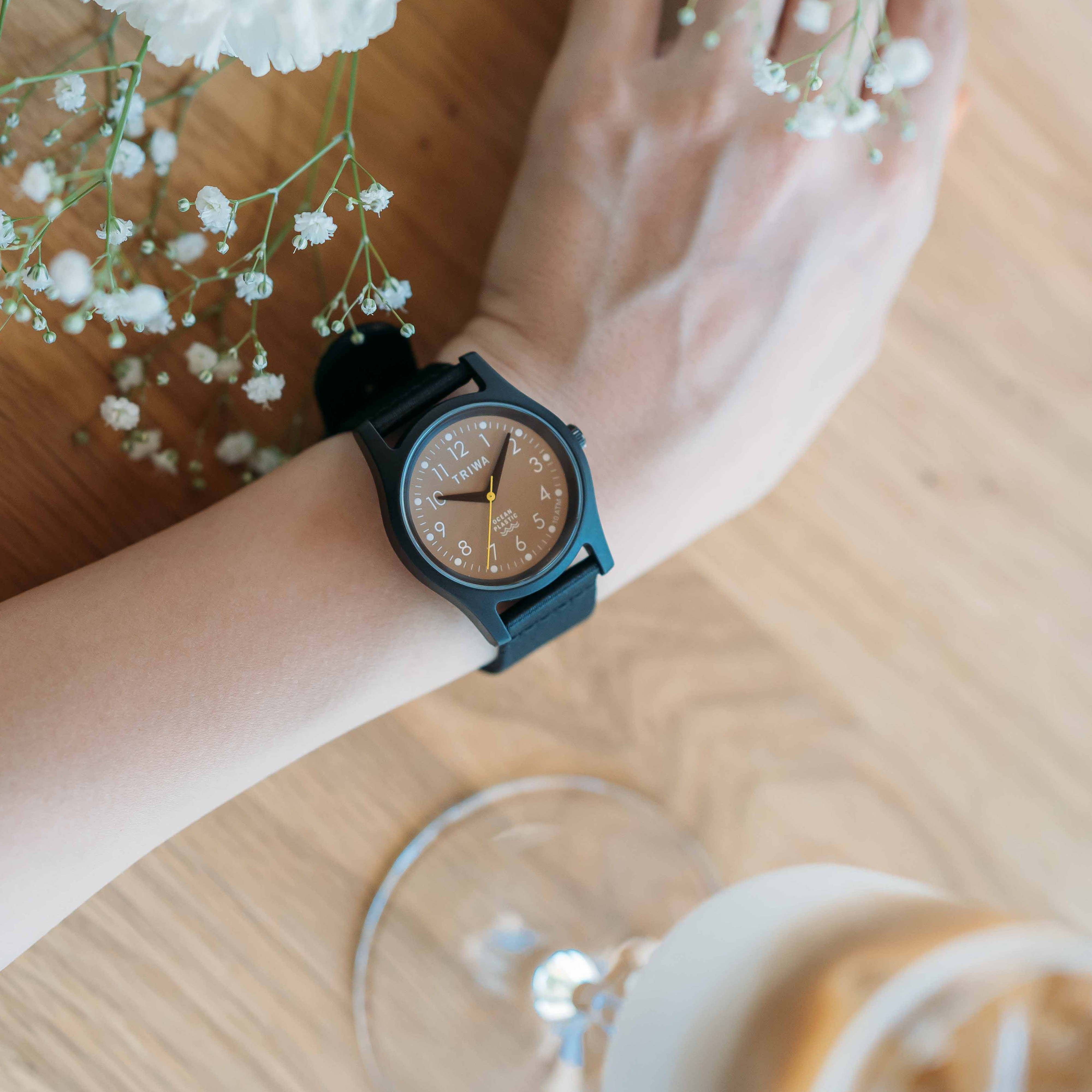 9月22日の国際ビーチクリーンアップデーを記念して、北欧スウェーデンの腕時計ブランドTRIWAが海のプラスチックゴミからリサイクルした腕時計”TIME FOR OCEANS”の日本別注品を発売します。のサブ画像3