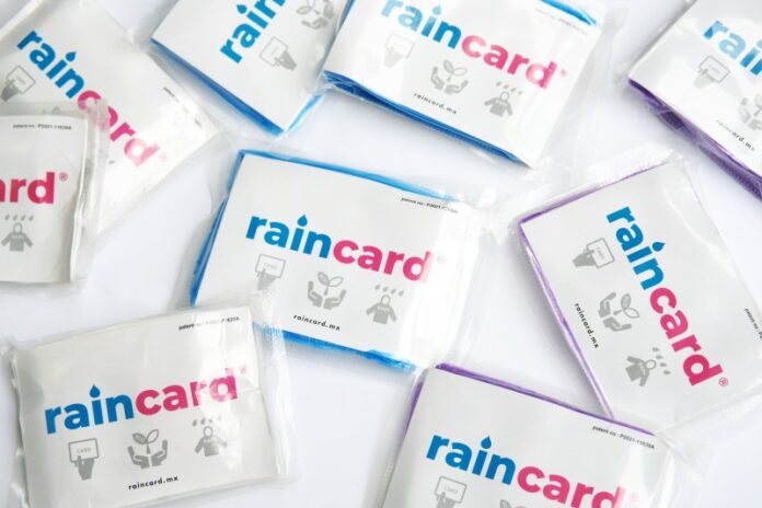 世界で話題沸騰！？カードサイズのレインカバー　Raincard®日本初上陸！９月より全国小売店、公式オンラインショップで発売開始のメイン画像