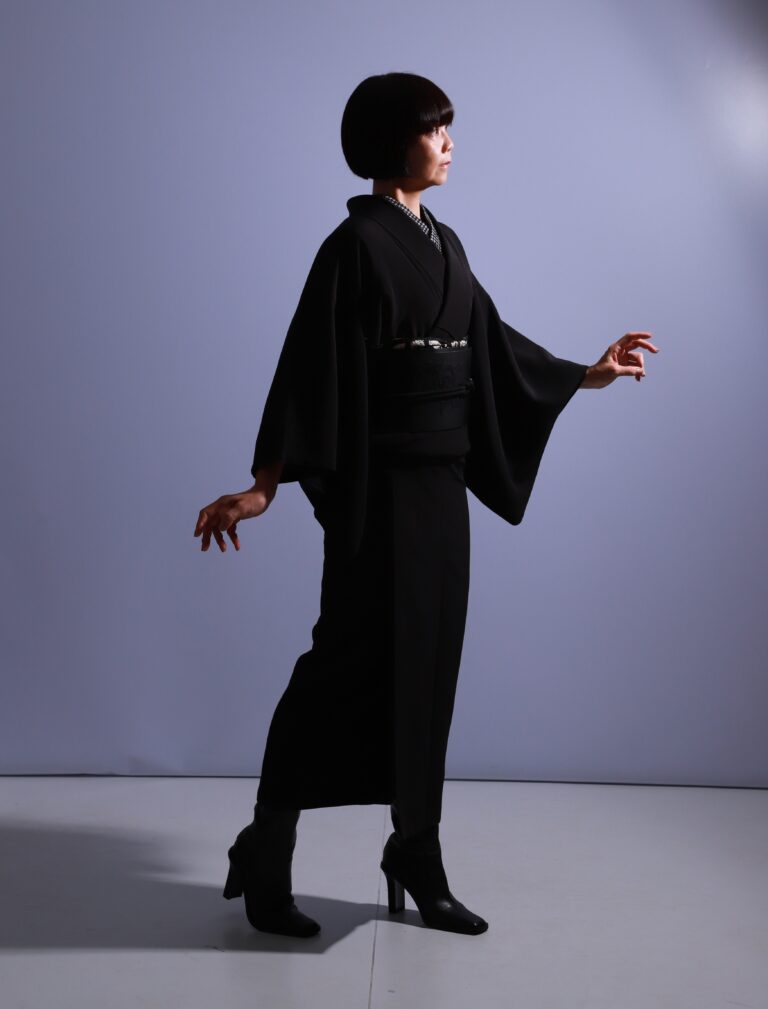 たんす屋が漆黒の染め替え着物「KimoNoir（キモノアール）」を始動！「本決算エキサイティングバザール」で初公開のメイン画像