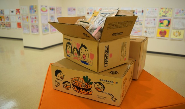 『メセナアワード2021』受賞7活動決定のサブ画像3_大賞作品が描かれた［だんだんボックス］で、商品を全国へ届ける