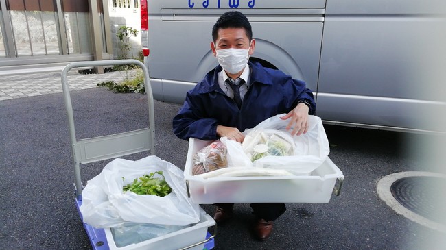 京都調理師専門学校が食品ロス問題と向き合うために京都市動物園と連携し廃棄予定食材を寄付！のサブ画像1_学校教員自ら寄付