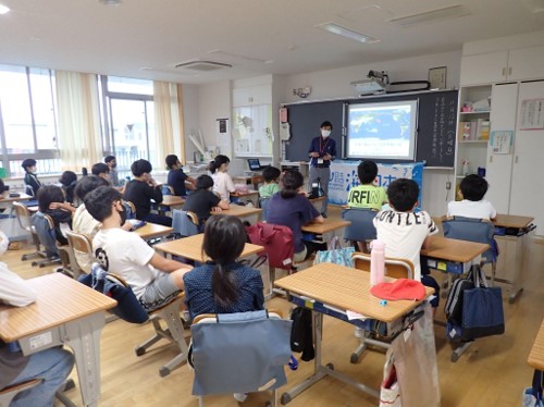 豊島区立池袋第三小学校で「海と日本PROJECT 海洋プラごみについて考えよう！」を開催しました！のサブ画像3