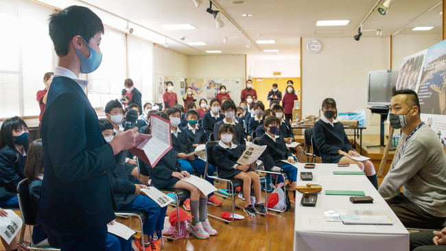 「世界津波の日」に漂着ゴミで日本列島を再現した共創アートを徳島県美波町へ寄贈のサブ画像3_由岐小学校6年生の松浦さんによる児童代表挨拶