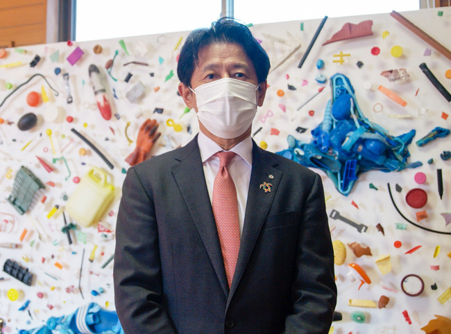 「世界津波の日」に漂着ゴミで日本列島を再現した共創アートを徳島県美波町へ寄贈のサブ画像9_影治美波町町長