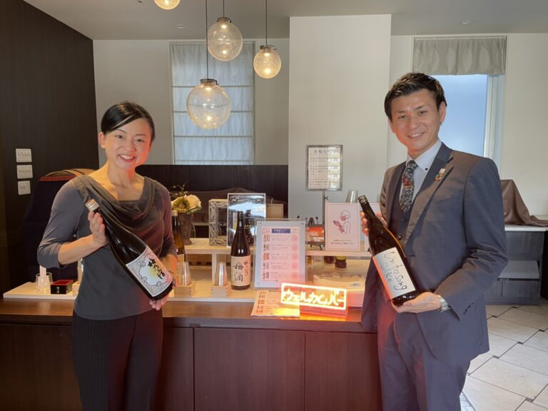 スーパーホテルと梅乃宿酒造が提携　ホテルのウェルカムバーで地酒の飲み比べ「日本酒フェアー」を1ヶ月間限定で開催のメイン画像