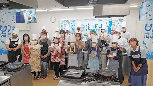 12名の親子が「あわび」と「アジ」をさばいて料理！【日本さばける塾 in とくしま】を開催のメイン画像