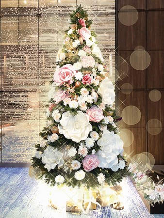 【名古屋プリンスホテル スカイタワー】環境にやさしい素材のオーナメントを使用したサステナブルを意識したフラワークリスマスツリーが登場！のサブ画像1_サステナブルを意識した高さ3mのクリスマスツリー