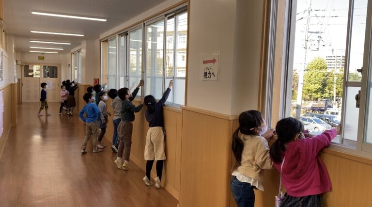 オミクロン株の上陸に備え、子供も一緒にクラウドによる新・空気環境対策 ‟学校まるごと空気の見える化“の実証実験中　のメイン画像