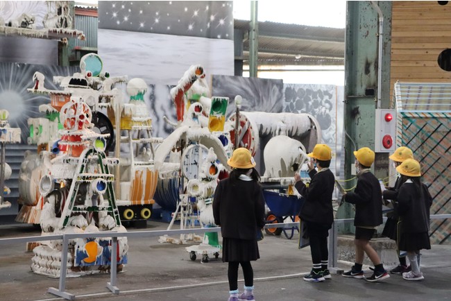 大型現代アート作品の“見せる収蔵庫” MASK (MEGA ART STORAGE KITAKAGAYA)にて、大阪市立加賀屋小学校1年生とアートを楽しむ特別授業を実施のサブ画像5