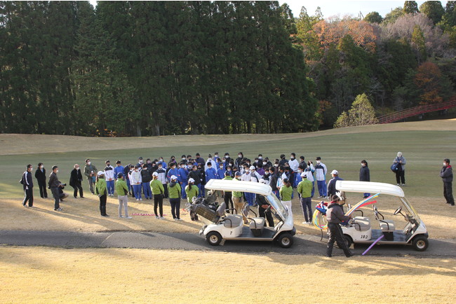 《計210名が参加する八景中学校（三田市）2年生対象『ファーストティゴルフ体験授業』を有馬カンツリー倶楽部（兵庫県三田市）にて開催しています。》のサブ画像1