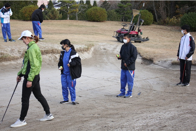 《計210名が参加する八景中学校（三田市）2年生対象『ファーストティゴルフ体験授業』を有馬カンツリー倶楽部（兵庫県三田市）にて開催しています。》のサブ画像5