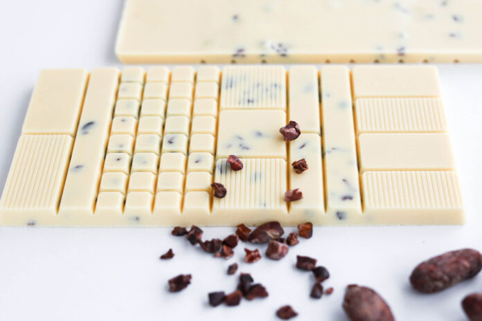 カカオ豆の可能性を追求した数量限定の板チョコレート「Experimental #06 -スイートスパイスの提示、テイストとアロマの分離による香りの表現についての実験-」がMinimalより2月1日発売のメイン画像