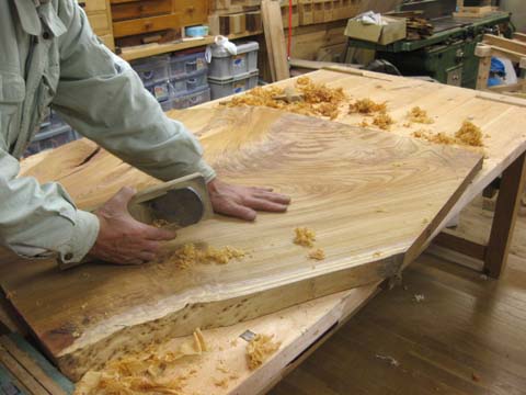 《廃棄される一枚板の座敷机を再生して作る「rewoodダイニングテーブル」を発売》のサブ画像6