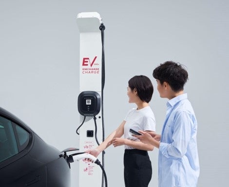 新EV充電ブランド「ENECHANGE EV CHARGE」で2027年までに3万台設置に向け最大300億円を投資のサブ画像3_ENECHANGE EV CHARGE　EV充電器「モデル2」での充電シーン
