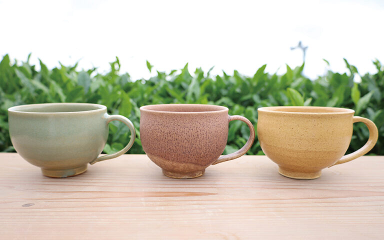 お茶の葉を釉薬に再利用した器「抹茶を楽しむ お茶の葉マグカップ」が、6/17（金）にMakuakeより販売スタート！のメイン画像