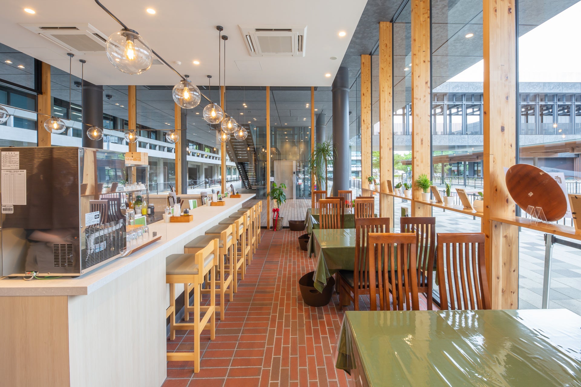 奈良公園バスターミナルにLunch ＆ Cafe 鹿珈（ロカ）がオープン！のサブ画像2_鹿珈内観