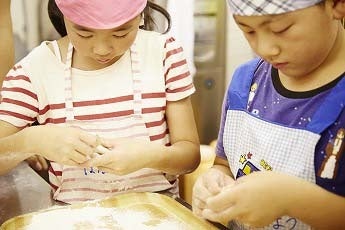 「老祥記放課後キッチン」を開催！小学生に無料で豚饅づくりを体験していただくのサブ画像9