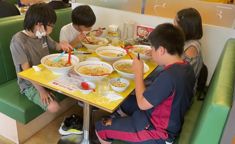 フレンチシェフが生み出したラーメンレストラン「どうとんぼり神座」奈良県の児童養護施設のこどもたちを招待する「こどもレストラン」を2022年6月15日より順次開催！のメイン画像