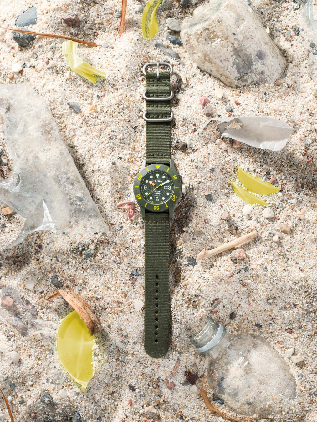 北欧スウェーデンの腕時計ブランドTRIWAが、海に漂うプラスチックごみから生まれたリサイクルウォッチを発売。のサブ画像1