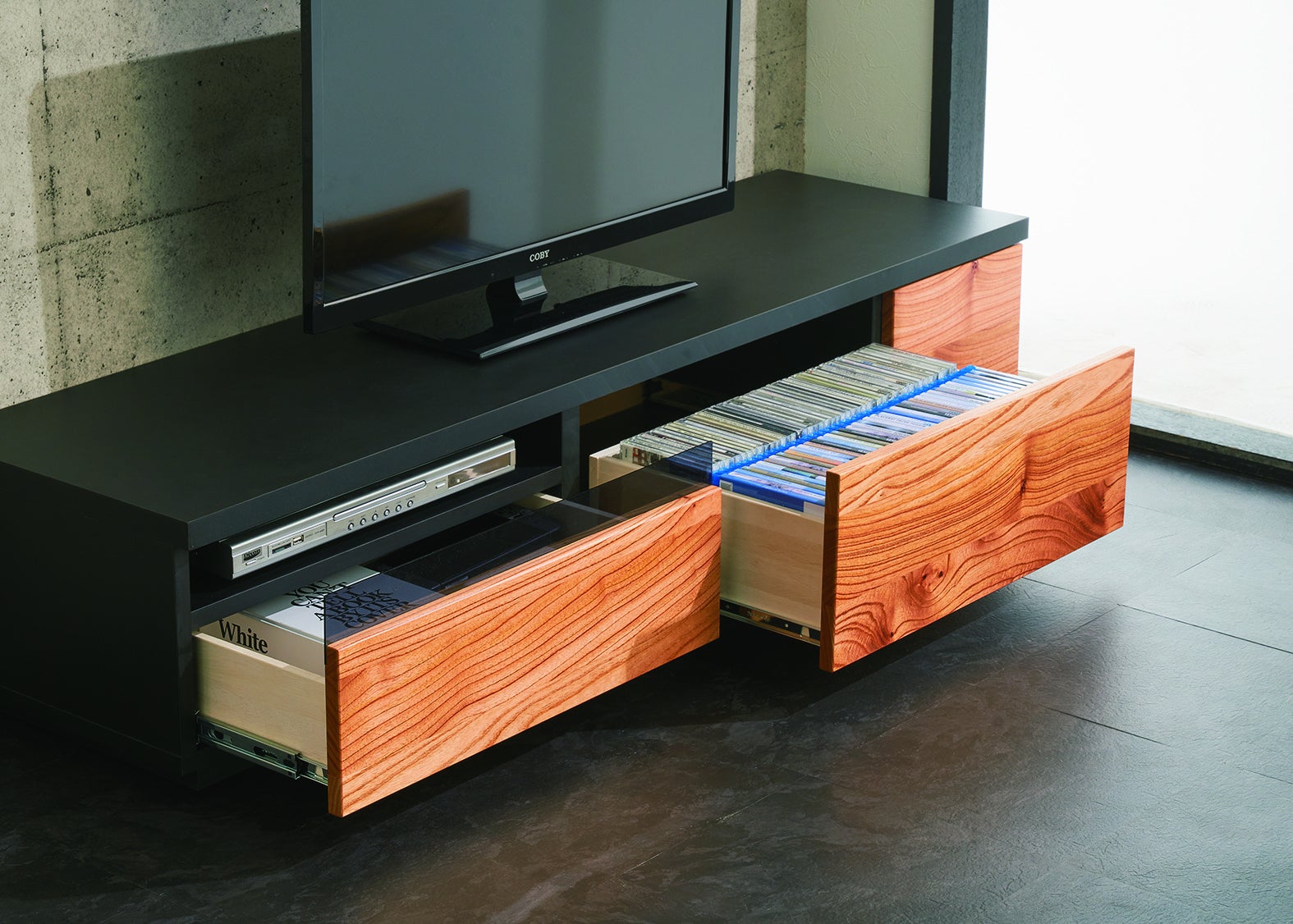 ディノスが、国産早生広葉樹「センダン」を使ったサステナブルな家具を新発売のサブ画像2