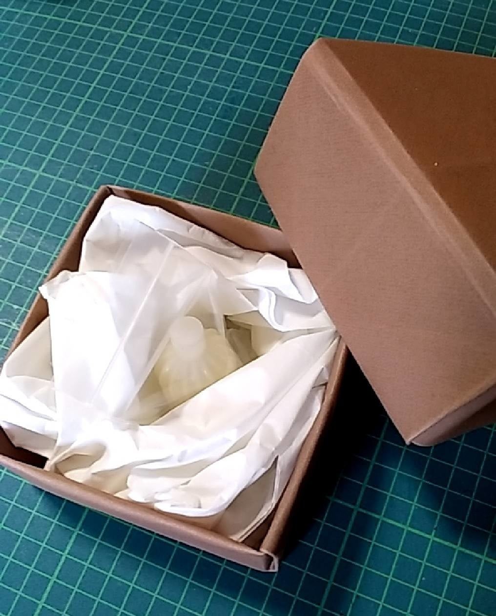 廃棄物削減・脱プラ施策に。これまで捨てられていた商品の外箱に着目。世界初“捨てないパッケージ” 「ミツロウパッケージ」プロジェクト始動！のサブ画像4_ミツロウ化粧箱イメージ２