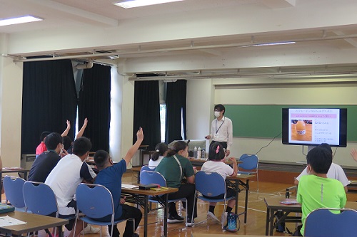 千葉県立 槇の実特別支援学校にて出前授業「使い続けられるボトルをデザインしよう～未来の為のSDGs～」を開催致しました。のメイン画像