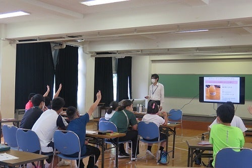 千葉県立 槇の実特別支援学校にて出前授業「使い続けられるボトルをデザインしよう～未来の為のSDGs～」を開催致しました。のサブ画像1