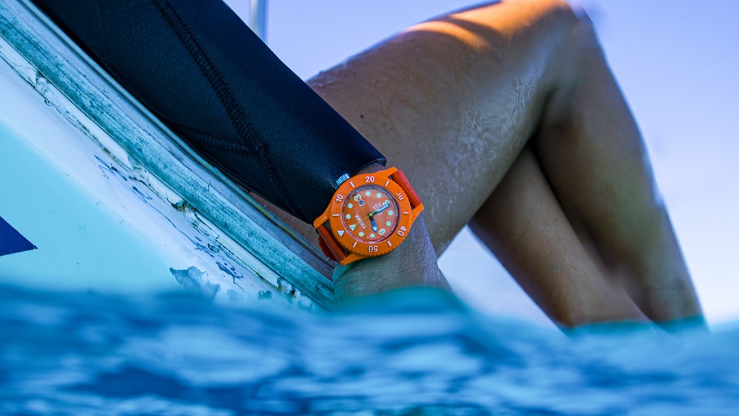 海に漂うプラスチックゴミをリサイクルした腕時計“TIME FOR OCEANS”を販売している北欧スウェーデンのウォッチブランドTRIWAが、キャンペーンを開催します。  | SDGs ONLINE
