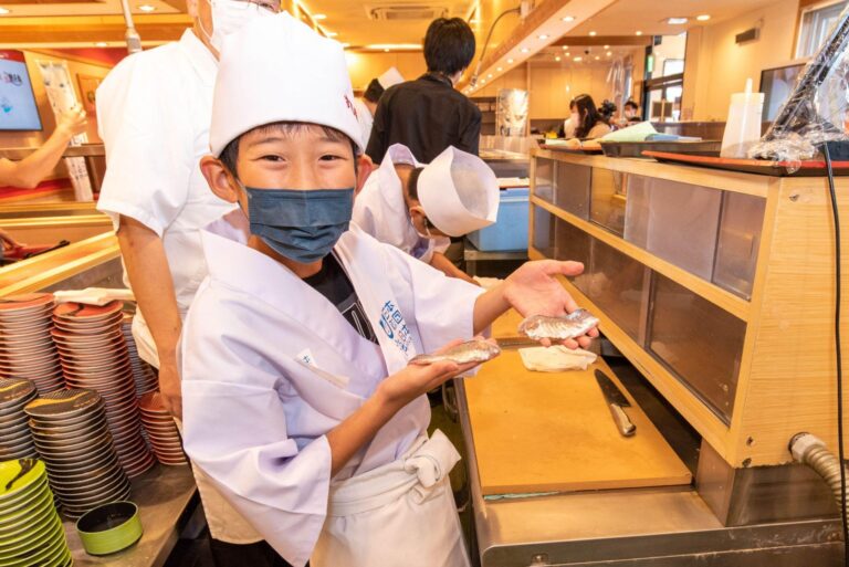 小学生15人が”ホンビノス貝”を通して東京湾の環境変化を学び、寿司職人になりきって魚さばき＆寿司握りにチャレンジ！『日本さばける塾×銚子丸』を開催しました！のメイン画像