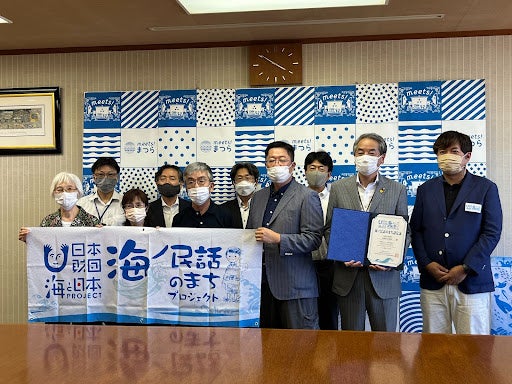 長崎県松浦市が「海ノ民話のまち」として認定！認定委員長が友田吉泰市長を表敬訪問し、認定証贈呈式を実施しました。のサブ画像1