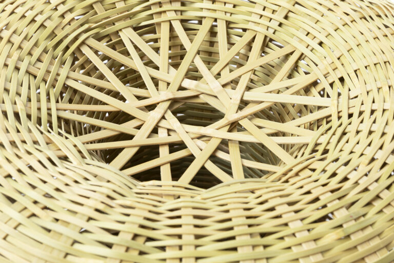 竹編みの技術でつくられた「てんごや（福岡県星野村）」のスツールのオンライン取り扱い開始のメイン画像