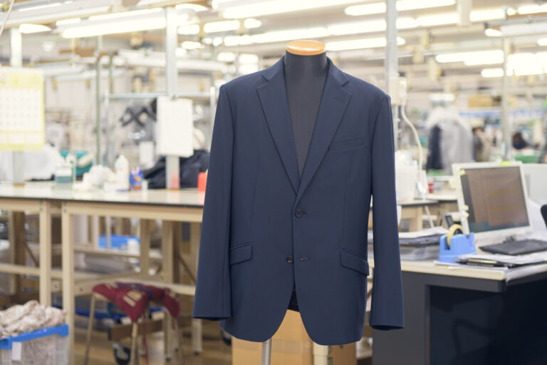 【新商品】１００％リサイクル糸のサスティナブルスーツ誕生。ＳＤＧｓと「着たまま踊れるほどの動きやすさ」を追求、国内縫製工場が自社ブランド立ち上げへ。のメイン画像