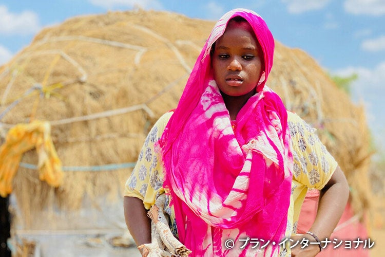 　国際NGOプラン・インターナショナルが、国際ガールズ・デー2022　オンラインイベントを開催　10月7日（金）20:00～「たかまつななさんと考える、女の子たちと気候変動」のサブ画像3_　食費を稼ぐために薪を売りにいく13歳の女の子（ケニア）