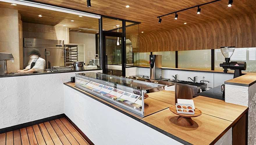 マザーハウスの食ブランド ”LITTLE MOTHERHOUSE” が、初の専門店を銀座にオープンのサブ画像2_生産・販売・カフェの3つのスペースを持つ店内