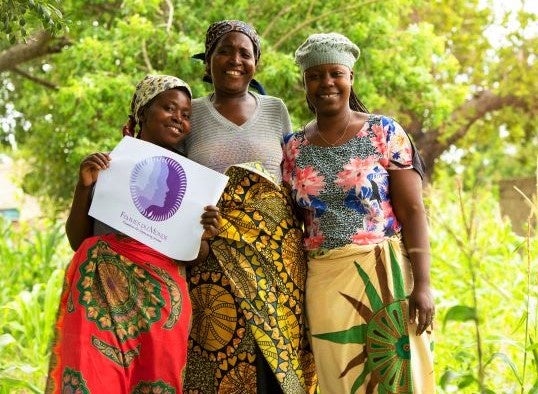 アフリカの神の木「マルラ」から採れる「食べるマルラオイル」新発売　　　　　　　　　　　　　　　　　　　　　　　　のサブ画像6_アフリカの女性労働者
