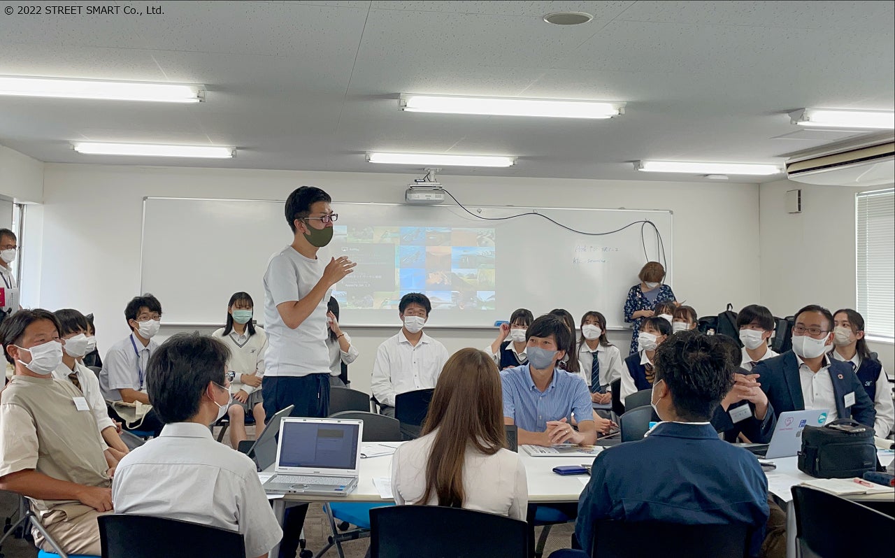 【レポート】高校生と企業が共にSDGsを考える「東大阪未来プロジェクト」最終プレゼン会を実施しましたのサブ画像4_▲感想を述べる弊社代表 松林