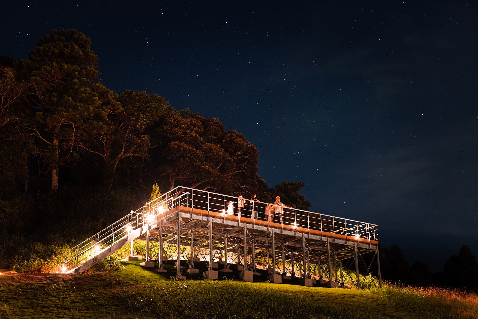 船場、「ISUMI Glamping Resort & Spa SOLAS」にてエシカルなグランピング施設をプロデュースのサブ画像4_一番の高台には星空デッキー可惜夜殿（あたらよでん）を配置