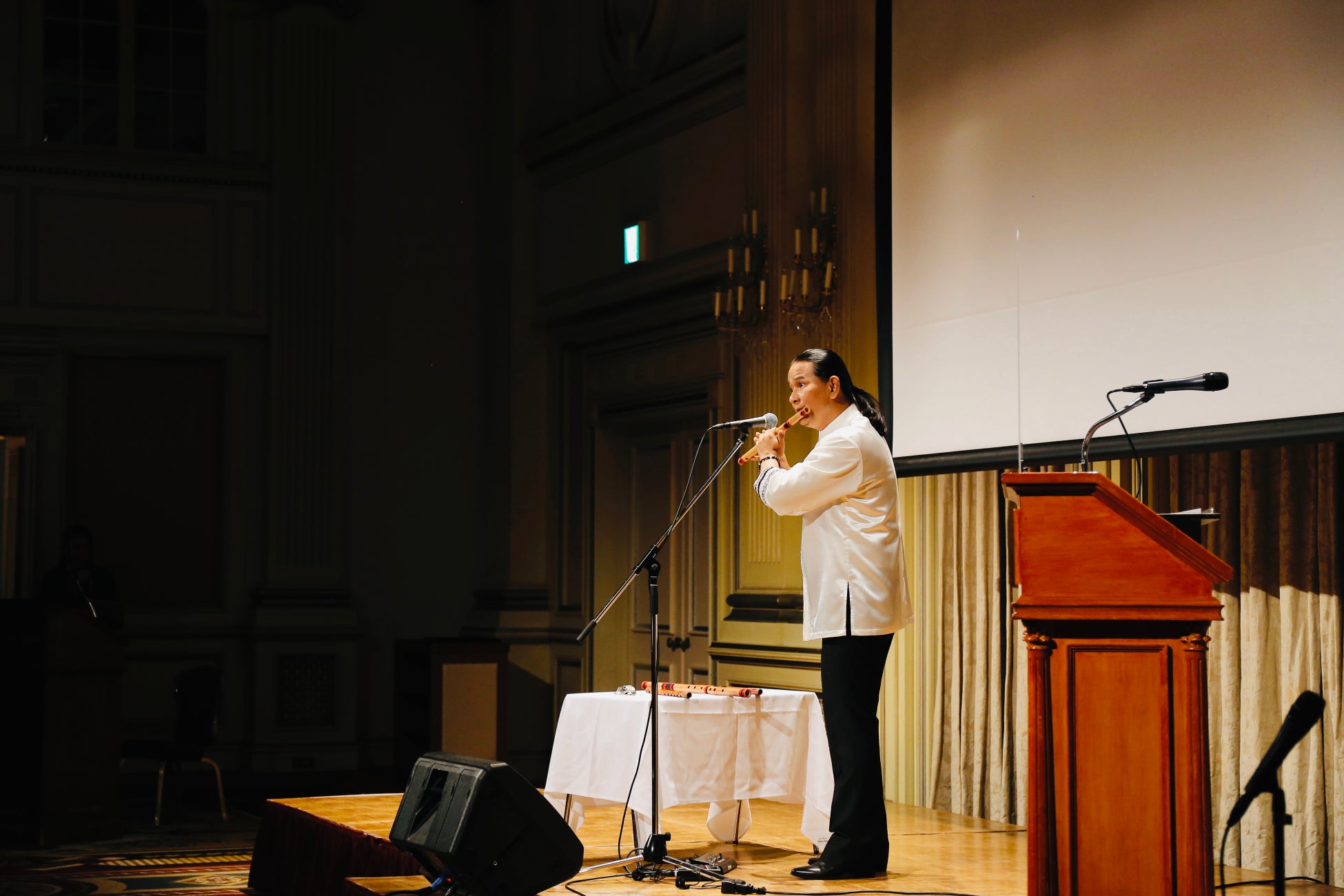「援助しない」日本のNGOの草分け的団体・シャプラニールが創立50周年記念式典を開催、南アジアで「市民による」海外協力を推進のサブ画像4_ネパールのバンスリ（笛の演奏）の披露