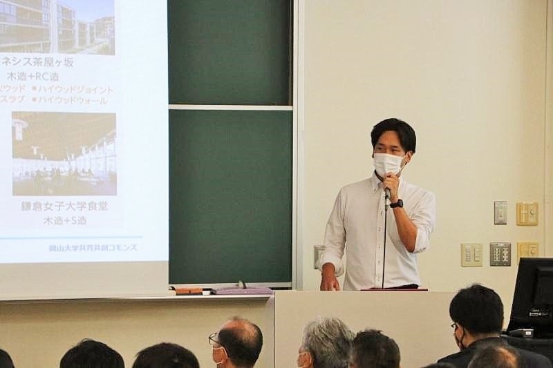 【岡山大学】共育共創コモンズの学生見学会を開催しましたのサブ画像2_講演する清水建設の長澤氏