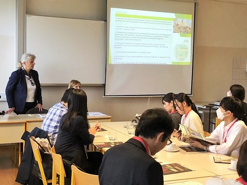 【岡山大学】岡山大学大学院教育学研究科がスロベニアで「SDGs達成に向けたESD（持続可能な開発のための教育）の教師教育の先端拠点形成」の合同セミナーを共同開催のサブ画像5_ESD先進校（中等学校）の視察