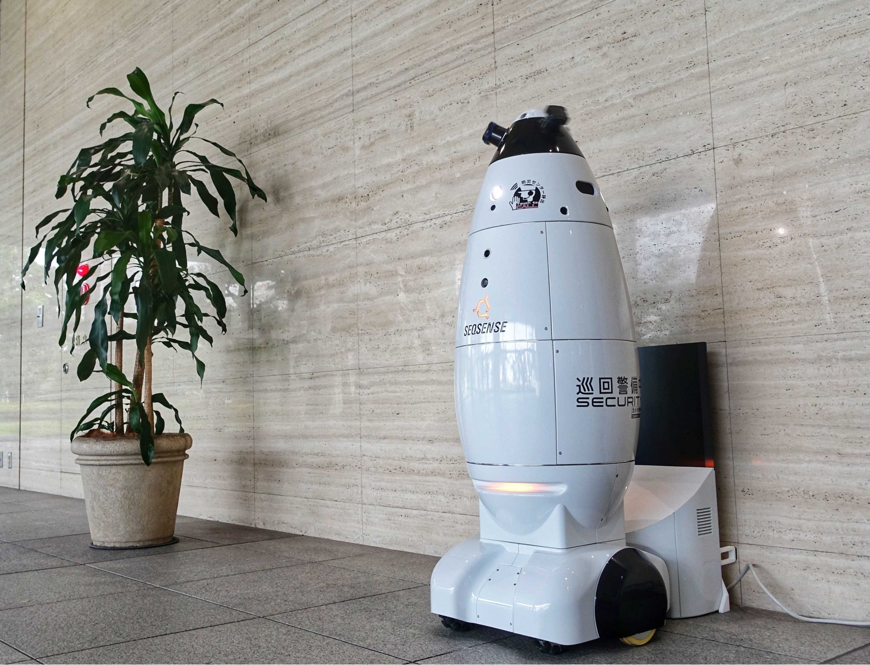 東京ダイヤビルディングにて警備ロボット『SQ-2』の本格稼働開始のサブ画像1