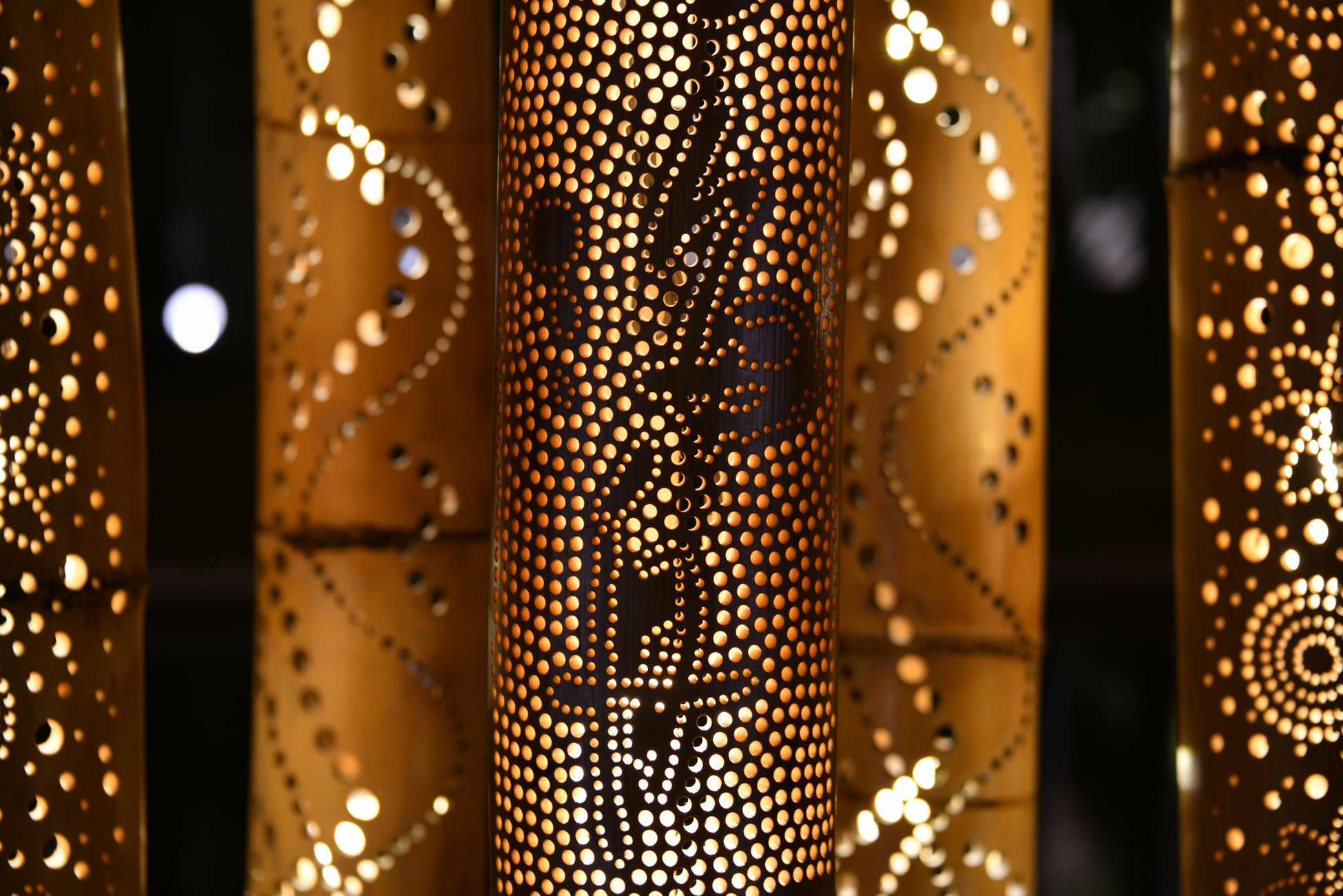 共立リゾート『浜千鳥の湯 海舟』オープン15周年記念パンダバンブーで製作した「竹あかり」を施設内で点灯のサブ画像2_『浜千鳥の湯 海舟』に設置している竹あかり（アドベンチャーワールド提供）